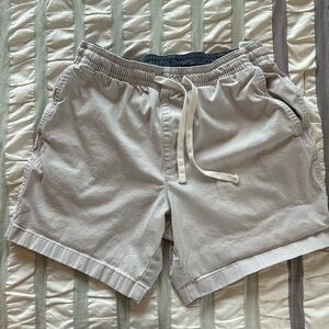 Vineyard Vines 7 inch Pull On Island Preppy Casual Men’s Shorts Size Medium